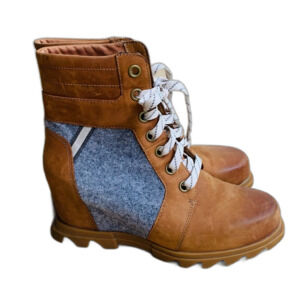 Sorel Joan of Arctic Wedge III Lexie Taffy/Gum Waterproof boots size 10